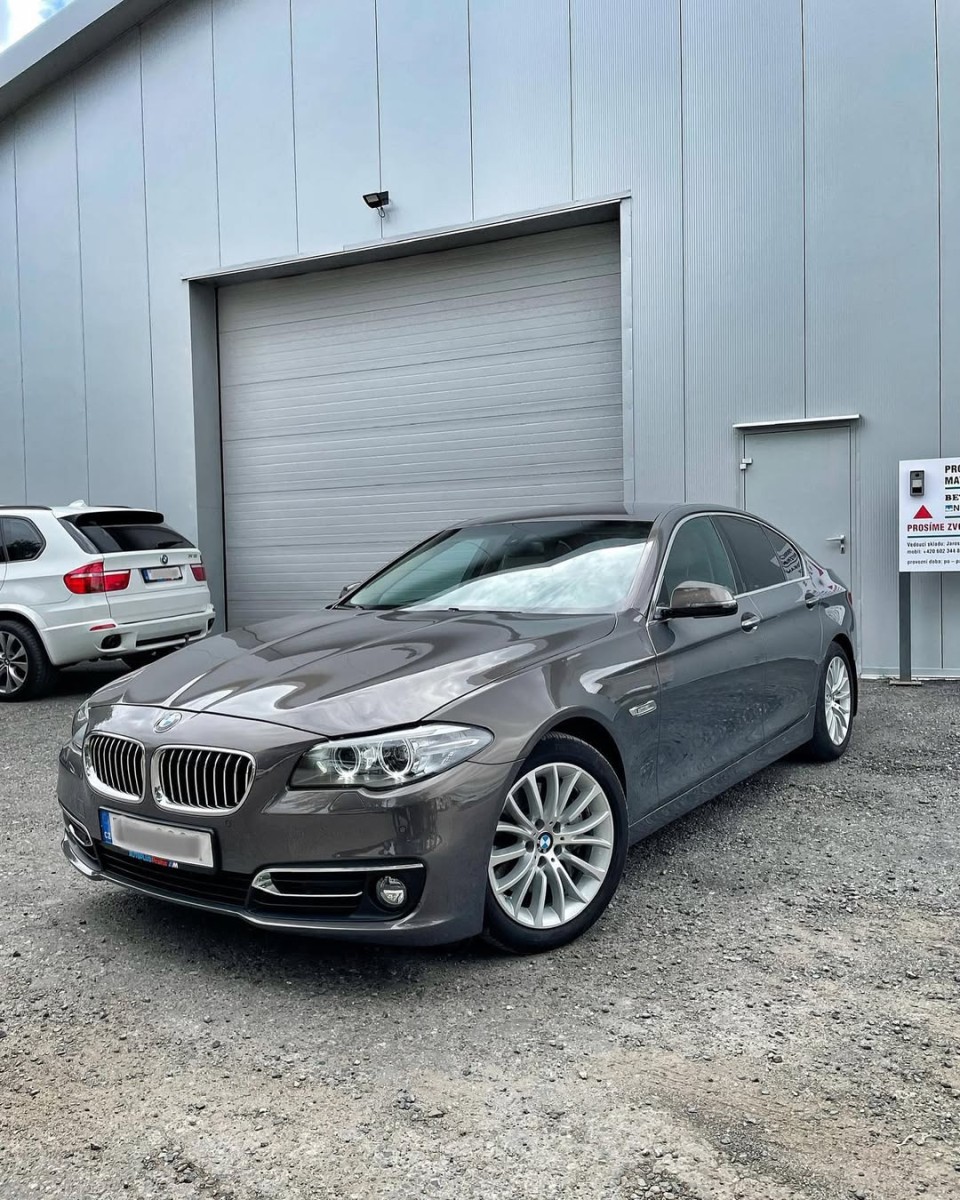 Servis černého BMW řady 5